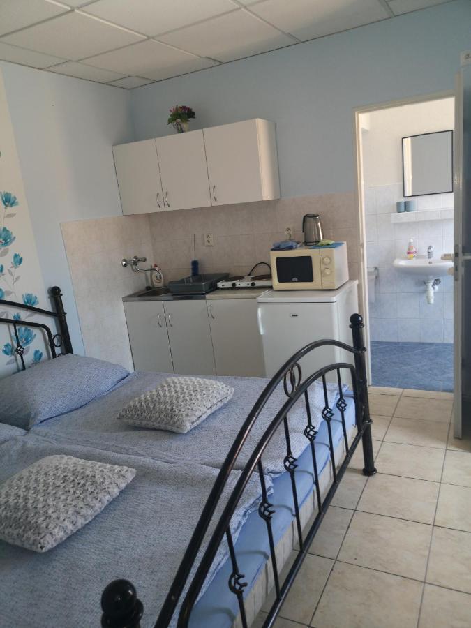 Hodosi Apartman Velky Meder Exterior foto