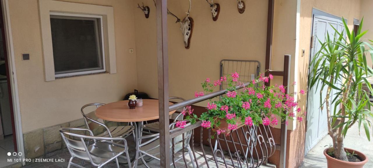 Hodosi Apartman Velky Meder Exterior foto