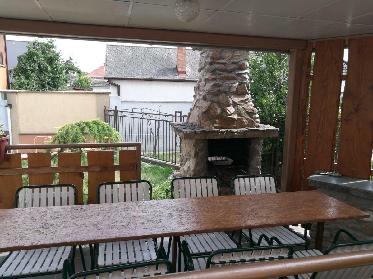 Hodosi Apartman Velky Meder Exterior foto