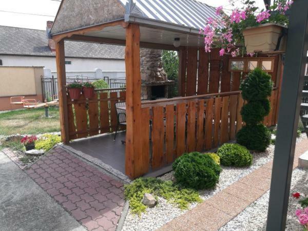 Hodosi Apartman Velky Meder Exterior foto